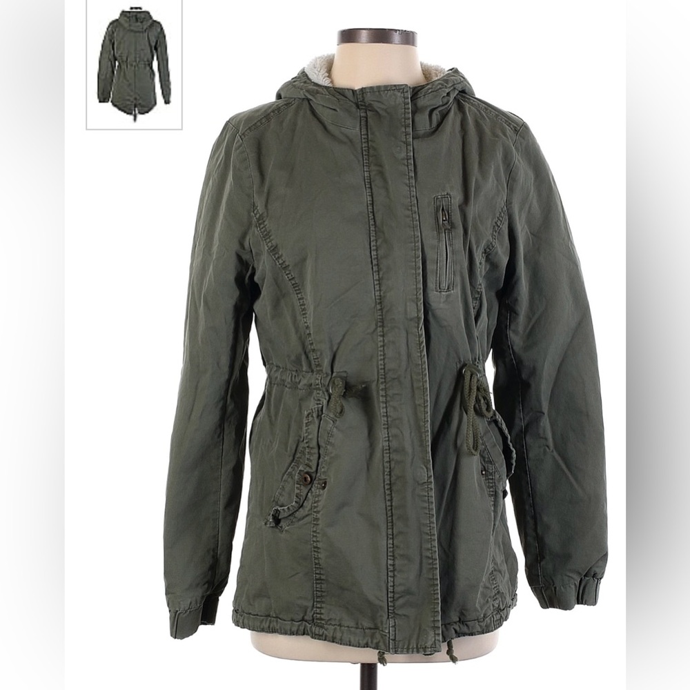 24.AMBIANCE OUTERWEAR
WOMENS LINED JACKET & COATS
Size M